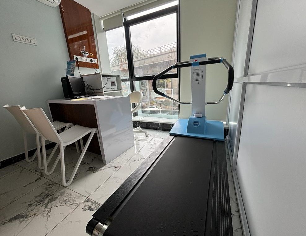 Consultation room with TMT machine